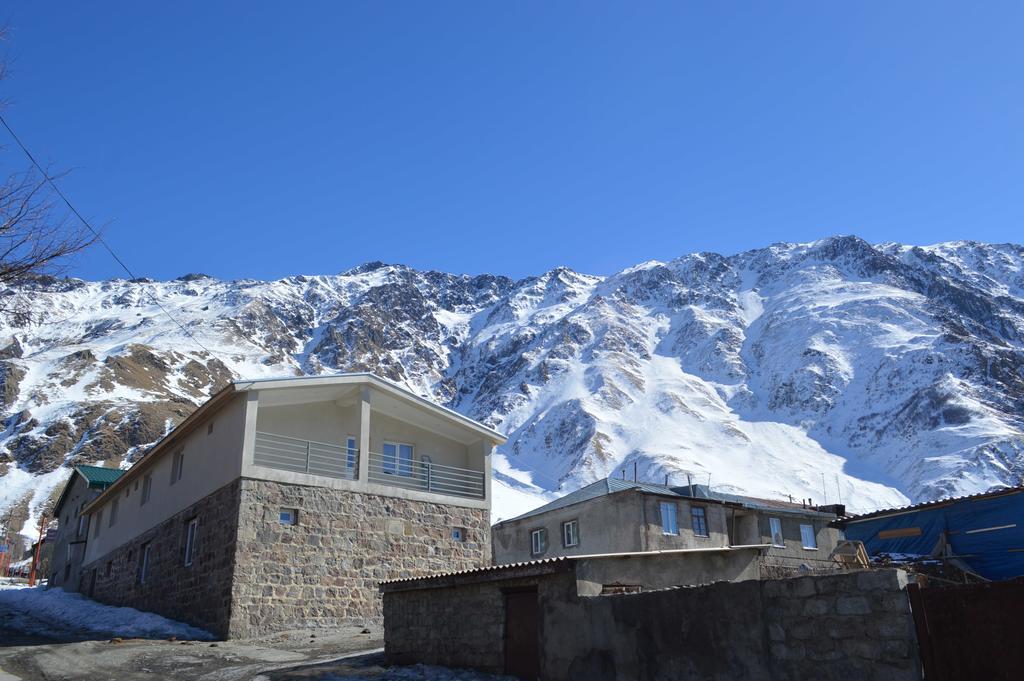 Guest House Qubi Stepantsminda Exterior foto