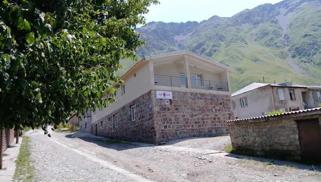 Guest House Qubi Stepantsminda Exterior foto