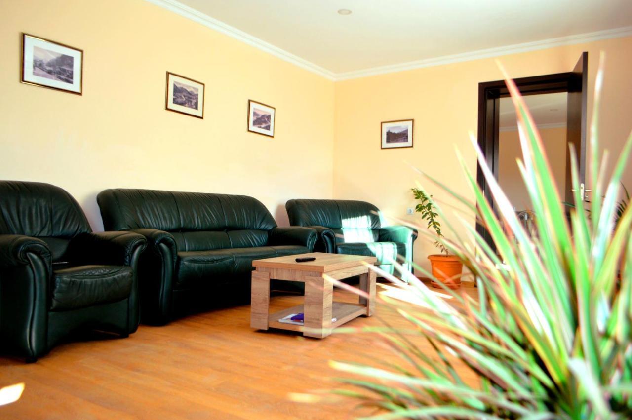 Guest House Qubi Stepantsminda Exterior foto